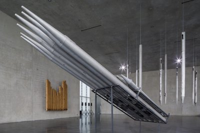 Installation view of VALIE EXPORTs sound sculpture "Oh Lord, Don't Let Them Drop That Atomic Bomb on Me", ground floor Kunsthaus Bregenz
