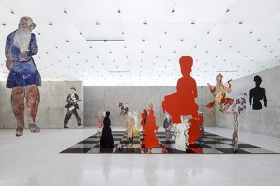 Anna Boghiguian, The Chess Game, 2022, Ausstellungsansicht 1. Obergeschoss, Kunsthaus Bregenz, 2022