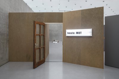 Installationsansicht des mobilen Studios von Christine Lederer, Kunsthaus Bregenz 2023